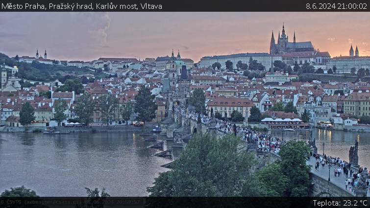 Město Praha - Pražský hrad, Karlův most, Vltava - 8.6.2024 v 21:00