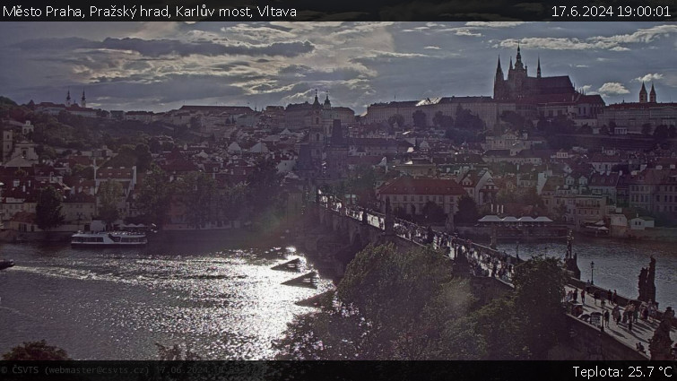 Město Praha - Pražský hrad, Karlův most, Vltava - 17.6.2024 v 19:00