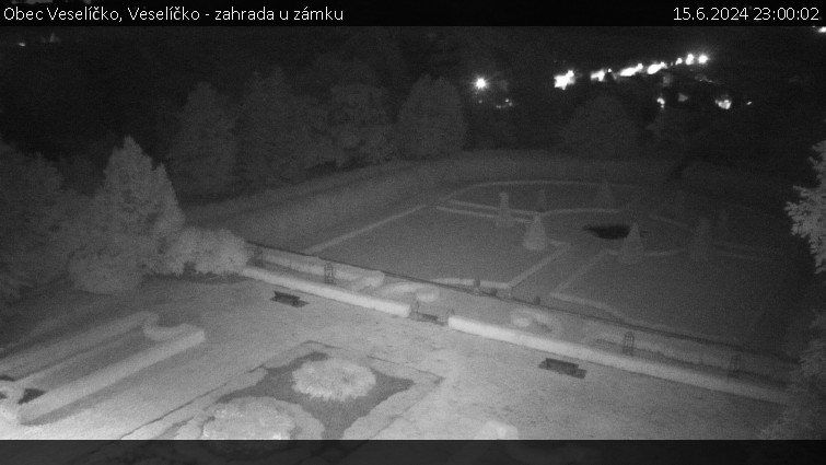 Obec Veselíčko - Veselíčko - zahrada u zámku - 15.6.2024 v 23:00