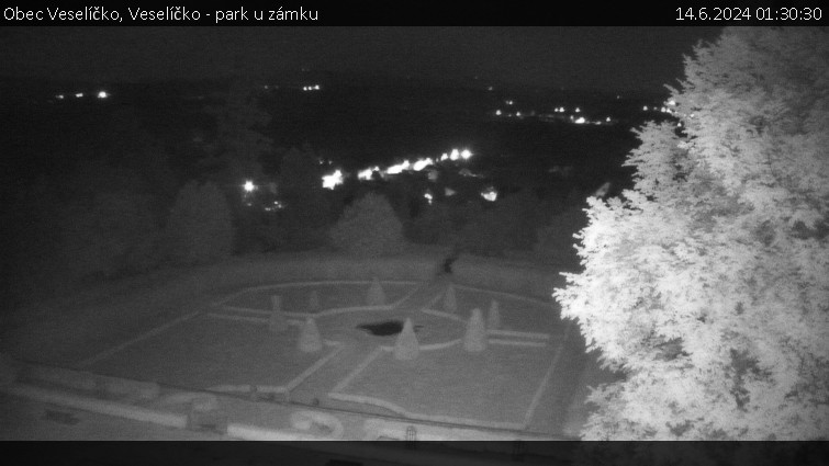 Obec Veselíčko - Veselíčko - park u zámku - 14.6.2024 v 01:30