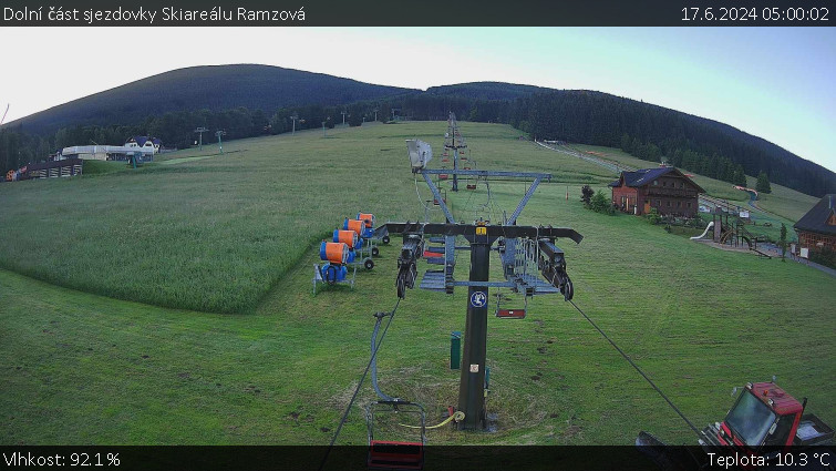 Skiarena R3 Ramzová - Dolní část sjezdovky Skiareálu Ramzová - 17.6.2024 v 05:00