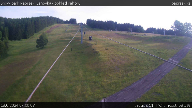 Snow park Paprsek - Lanovka - pohled nahoru - 13.6.2024 v 07:00