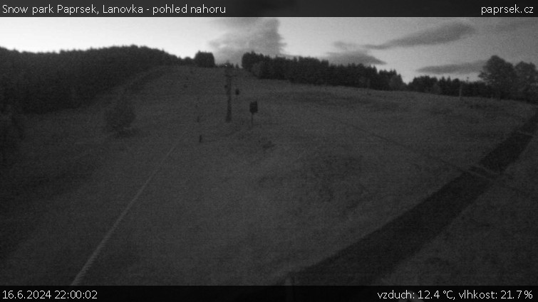 Snow park Paprsek - Lanovka - pohled nahoru - 16.6.2024 v 22:00