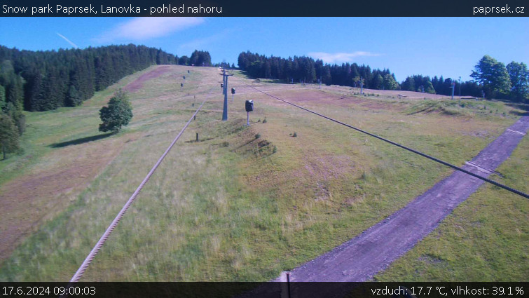 Snow park Paprsek - Lanovka - pohled nahoru - 17.6.2024 v 09:00
