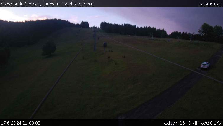 Snow park Paprsek - Lanovka - pohled nahoru - 17.6.2024 v 21:00