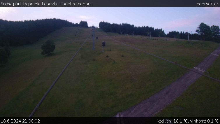 Snow park Paprsek - Lanovka - pohled nahoru - 18.6.2024 v 21:00