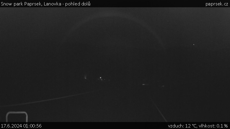 Snow park Paprsek - Lanovka - pohled dolů - 17.6.2024 v 01:00