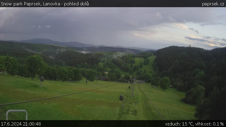 Snow park Paprsek - Lanovka - pohled dolů - 17.6.2024 v 21:00