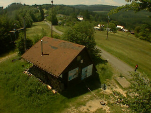 Skiareál Troják - Kamera na svahu B, horní stanice - 11.6.2023 v 13:00