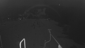 Snow park Paprsek - Lanovka - pohled dolů - 2.3.2023 v 20:23