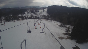Snow park Paprsek - Lanovka - pohled dolů - 4.3.2023 v 14:23