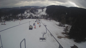 Snow park Paprsek - Lanovka - pohled dolů - 4.3.2023 v 14:53
