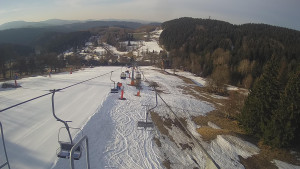 Snow park Paprsek - Lanovka - pohled dolů - 19.3.2023 v 07:20