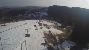 Snow park Paprsek - Lanovka - pohled dolů - 19.3.2023 v 16:05