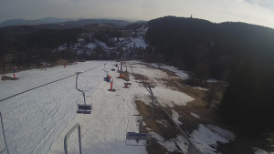 Snow park Paprsek - Lanovka - pohled dolů - 19.3.2023 v 16:25