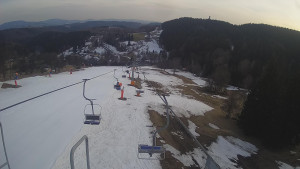 Snow park Paprsek - Lanovka - pohled dolů - 19.3.2023 v 17:20
