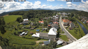 Obec Mikulovice - Pohled na Jeseniky - 2.7.2024 v 12:03