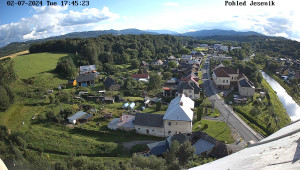 Obec Mikulovice - Pohled na Jeseniky - 2.7.2024 v 18:45
