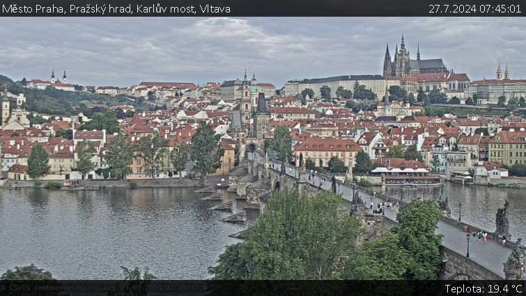 Město Praha - Pražský hrad, Karlův most, Vltava - 27.7.2024 v 07:45